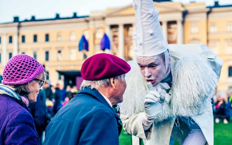 Salainen puutarha Senaatintorilla Taiteiden yönä 2017